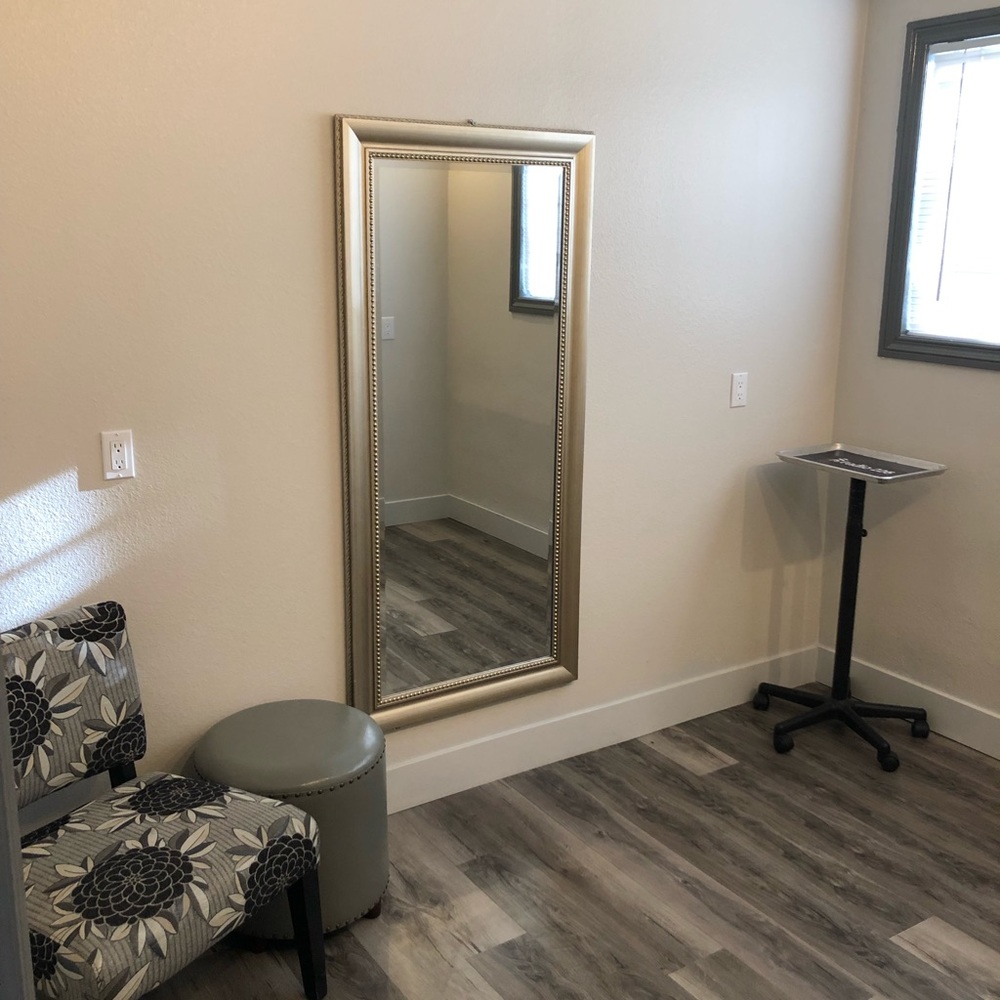 Salon Suite and Hair Staions Open